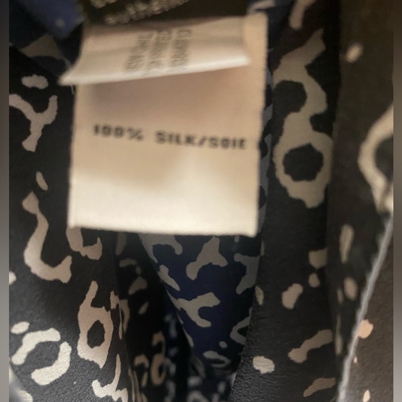 Diane Von Furtstenberg 100% Silk Blue/Black Blouse Size 6 - Picture 6 of 6